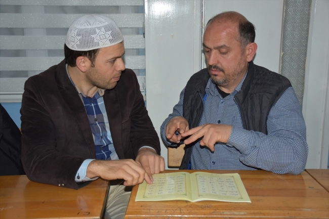 İşitme engelliler işaret diliyle Kur'an-ı Kerim öğreniyor